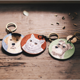 Emjour - 狗兒仿真刺繡吊飾（圓形）