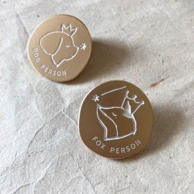 兒童島 金屬電鍍霧金胸針