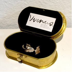 欣辰藝術黃銅收藏盒 黑布襯墊示意/銀飾物品置入示意